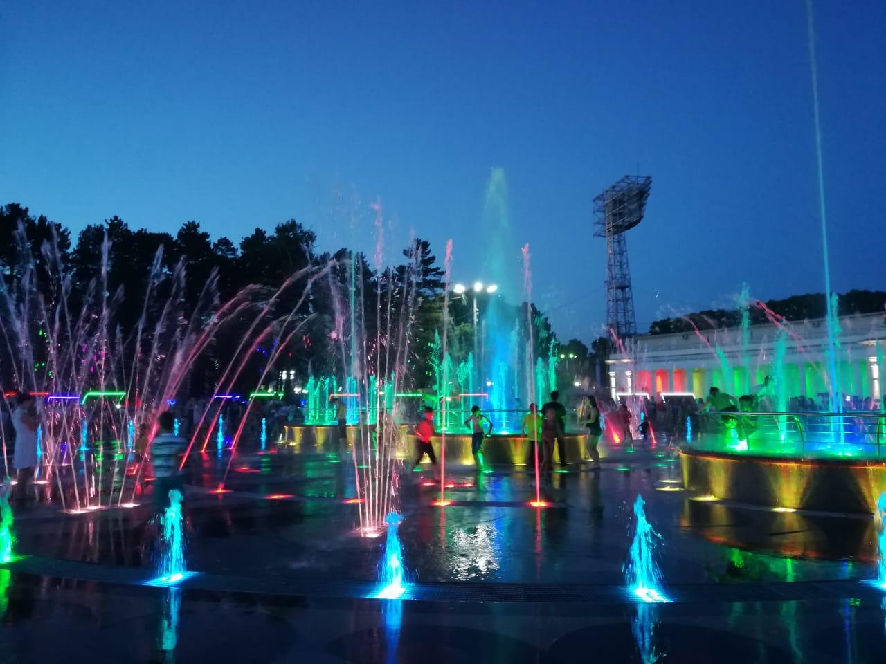 Поющие фонтаны в Хабаровске на набережной