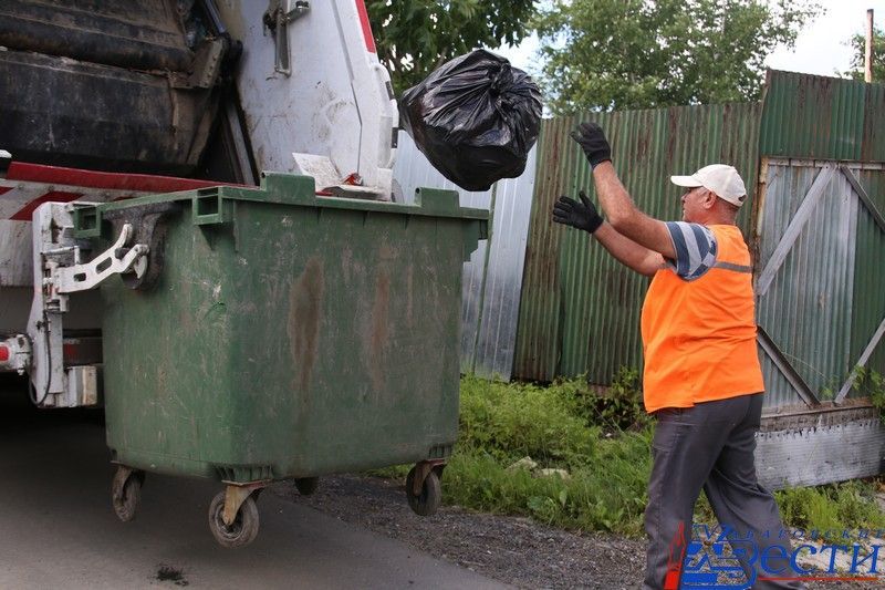 Региональный оператор убирает мусор в частном секторе Хабаровска