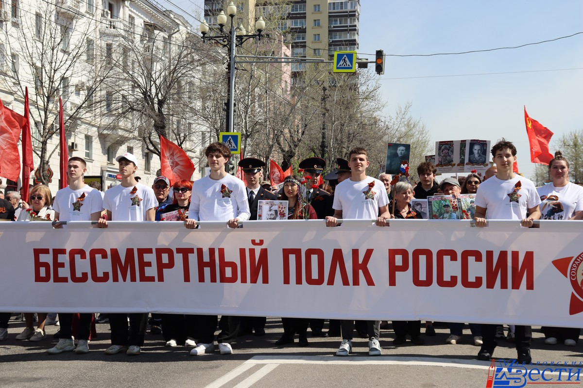 Десятки тысяч человек прошлись в колонне «Бессмертного полка» в Хабаровске