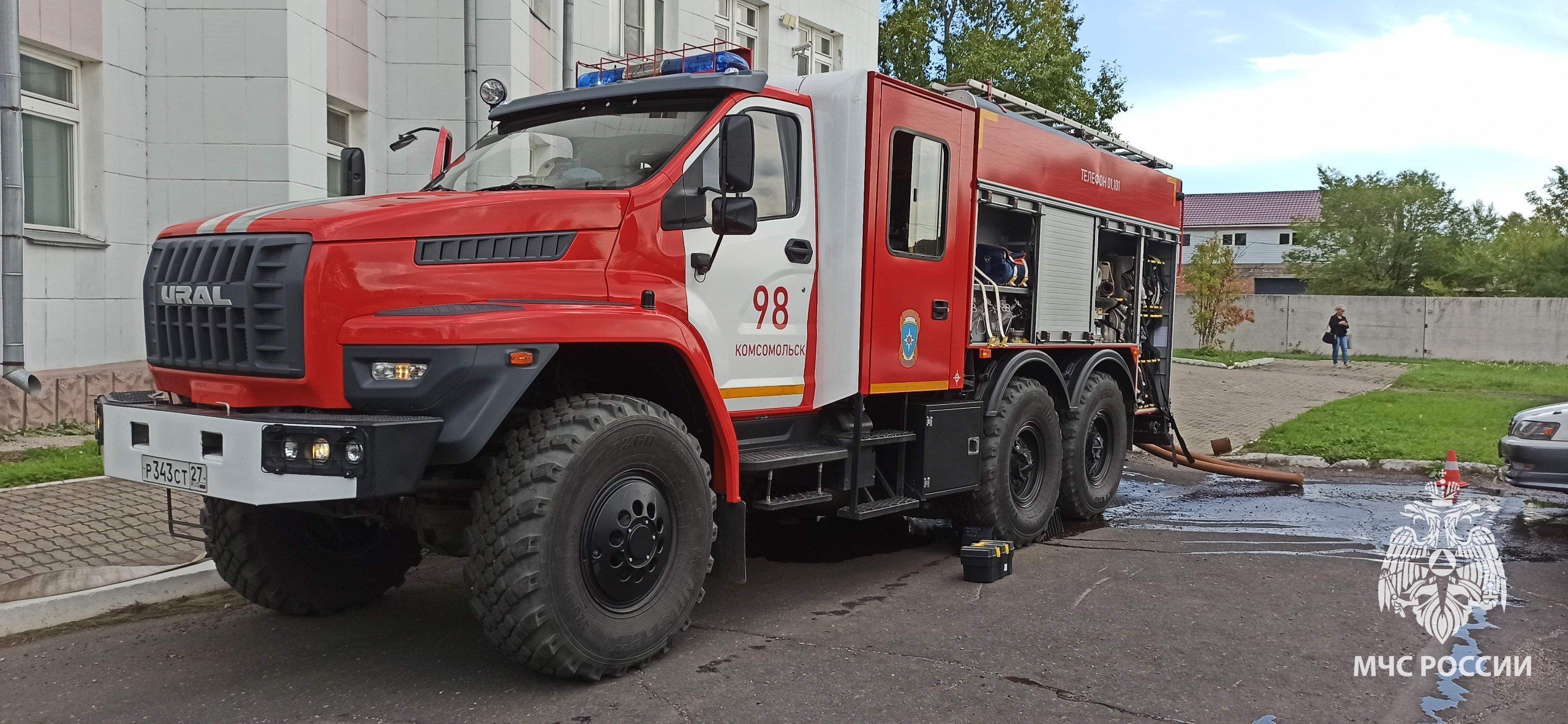 Двух человек спасли при пожаре в Хабаровске