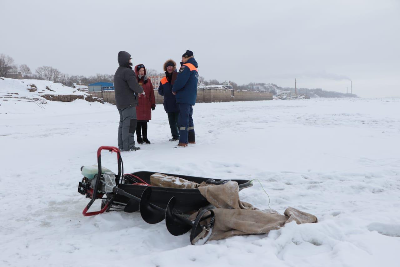 Береговая черта. Рейд в Хабаровске сегодня по воде. Покажите рыбалку в Николаевске на Амуре подледную 17 ноября.