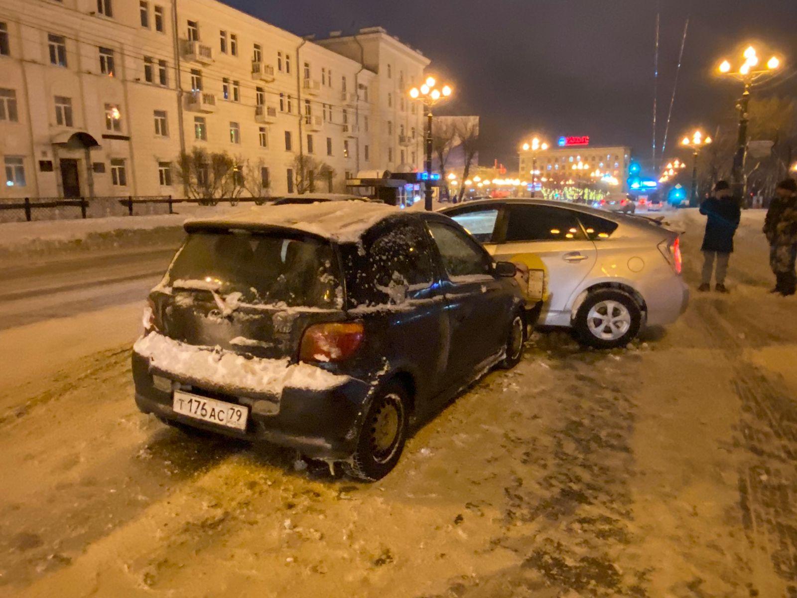 В Хабаровске за минувшие выходные произошло 50 ДТП | 28.11.2022 | Хабаровск  - БезФормата