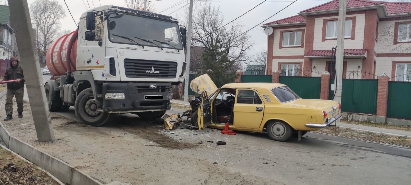 Пенсионер на «Волге» угодил под ассенизатор