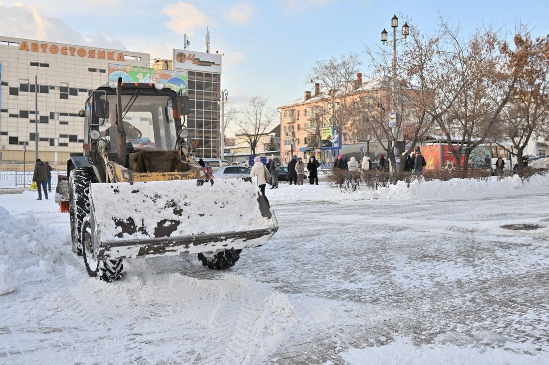 В Хабаровске в минувшие сутки на улицах работали 77 единиц техники |  28.12.2023 | Хабаровск - БезФормата