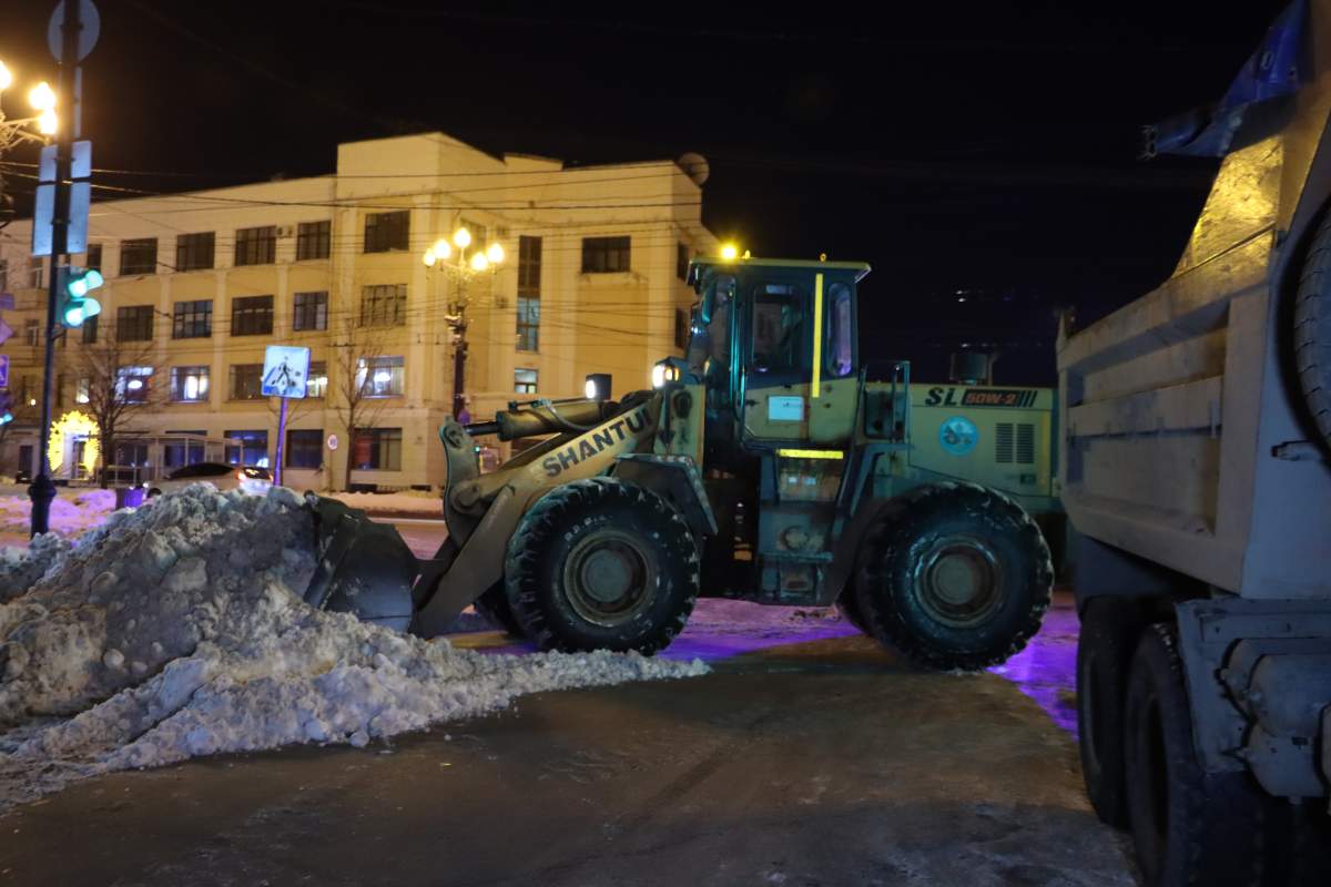 Больше 2 тысяч кубометров снега убрали с хабаровских дорог в минувшие сутки