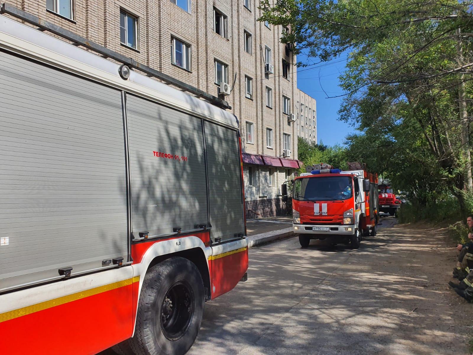 Пожарные расчеты Хабаровска ликвидировали возгорание в общежитии |  03.09.2021 | Хабаровск - БезФормата