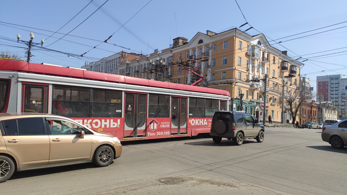 71 маршрут хабаровск. Трамваи и троллейбусы Хабаровска. Транспорт в городе. Хабаровский трамвай. Автобус троллейбус трамвай.