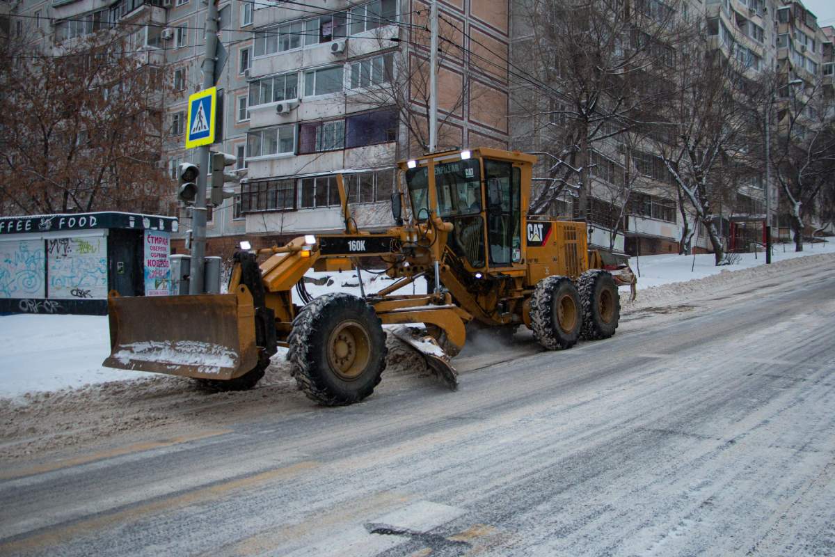 На дорогах Хабаровска в минувшие сутки работали 63 единицы техники |  05.12.2023 | Хабаровск - БезФормата