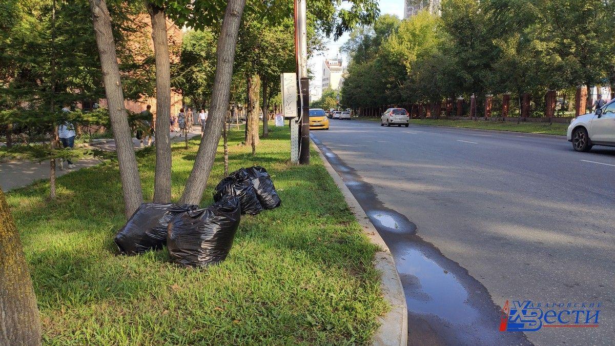 С магистралей города вывезено более 73,5 куб. м песка и мусора | 26.08.2021  | Хабаровск - БезФормата