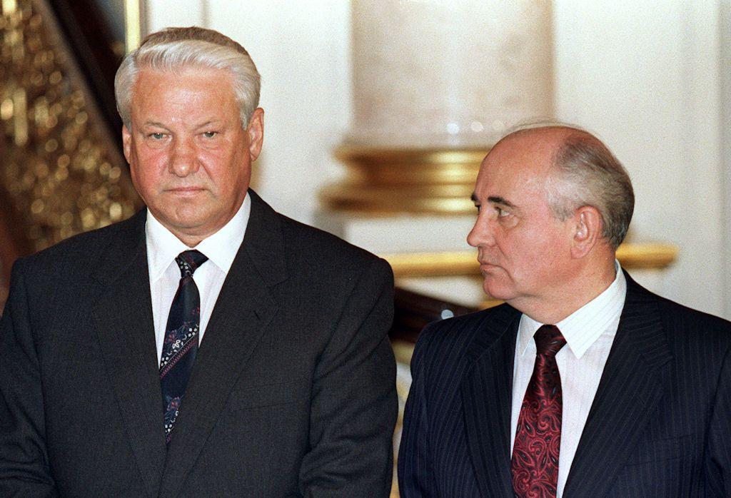 boris-yeltsin-mikhail-gorbachev.jpg