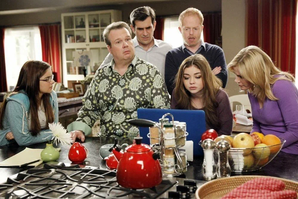 Modern family. Модерн Фэмили сериал. Американская семья сериал. Фильм американская семейка. Американская семейка Барри.