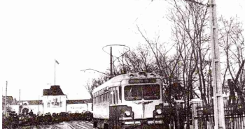 В такт городу колеса застучали