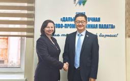 Табу на зеленые кепки и зонты