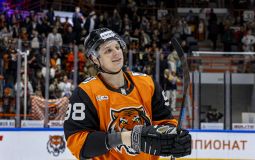 Хабаровский «Амур» подписал новый контракт с Кириллом Петьковым