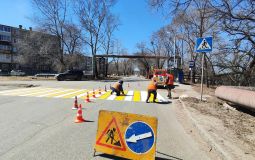 В Хабаровске продолжается работа по нанесению дорожной разметки