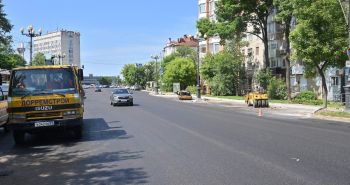 Продолжается ремонт дороги на улице Ленина в Хабаровске