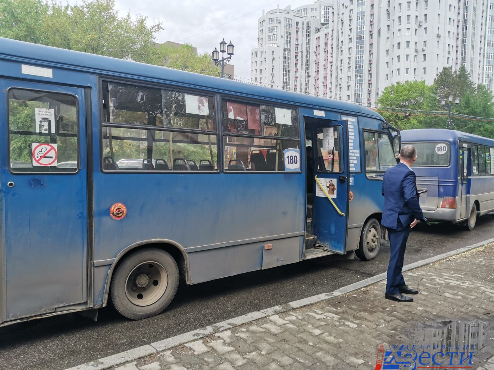 Экипажи хабаровского транспорта обязаны носить маски