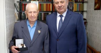 Пример молодежи