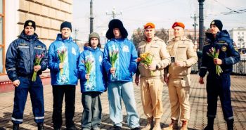 Более одной тысячи добровольцев поздравили женщин с 8 Марта