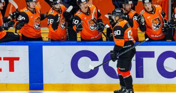 «Амур» накануне праздника подарил хабаровчанкам победу, веру и надежду