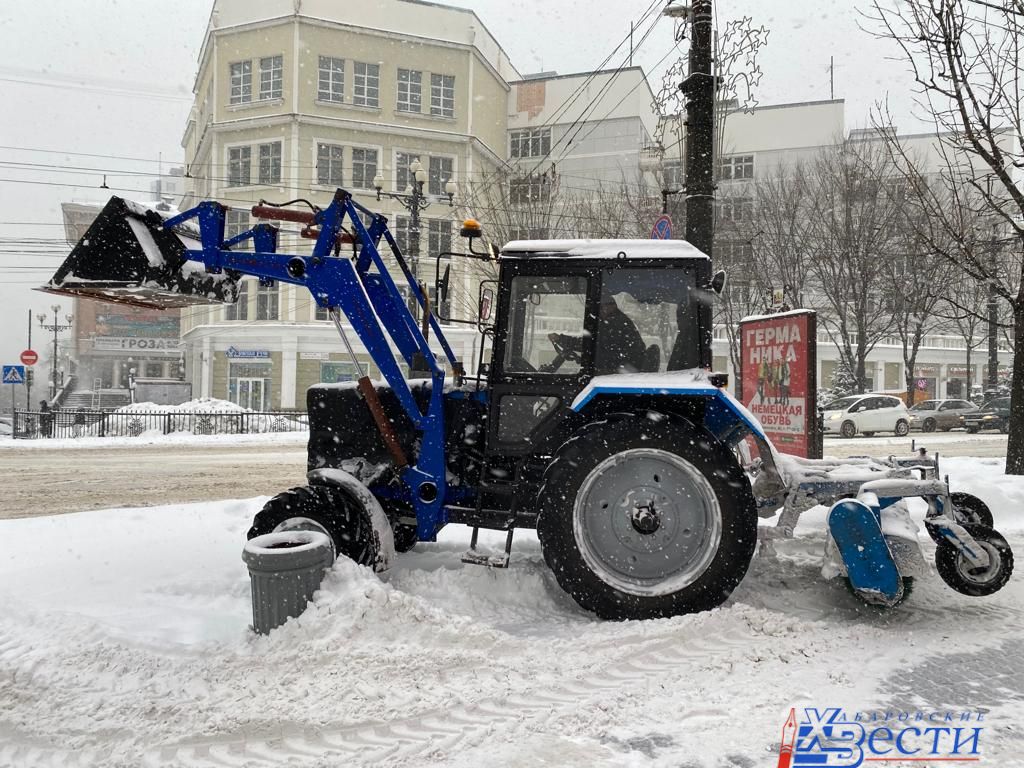 С дорог Хабаровска убрано и вывезено 705 кубометров снега