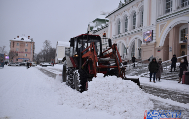 Уборка снега продолжалась в Хабаровске все выходные