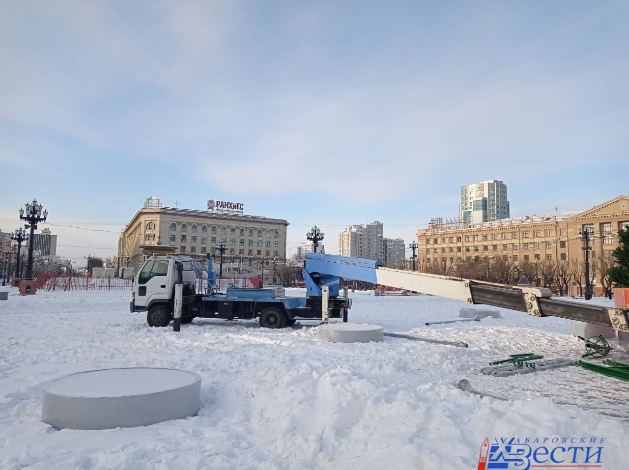 Новую елку поставили на площади Ленина в Хабаровске | 08.12.2022 | Хабаровск  - БезФормата