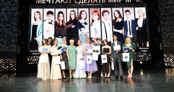 Сергей Кравчук поздравил хабаровских выпускников 
