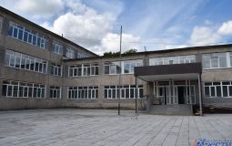 Парты и учебники на подходе