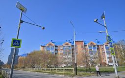 В микрорайоне Березовка обновляют уличное освещение